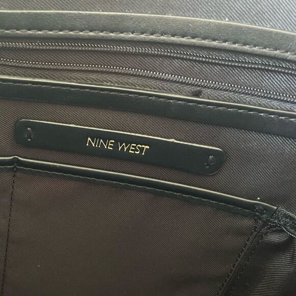 Nine West Large Tote Bag Vegan Leather plus Accessory Pouch EUC - Picture 13 of 16